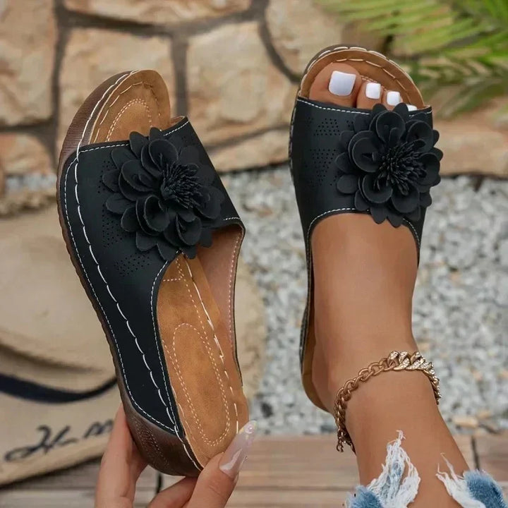 Wilder – Wide Fit Cushioned Walking Sandals for Women – Black