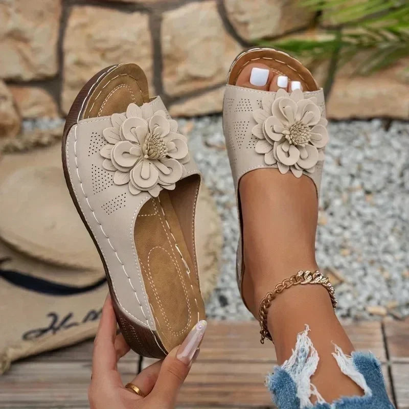 Wilder – Wide Fit Cushioned Walking Sandals for Women – Beige